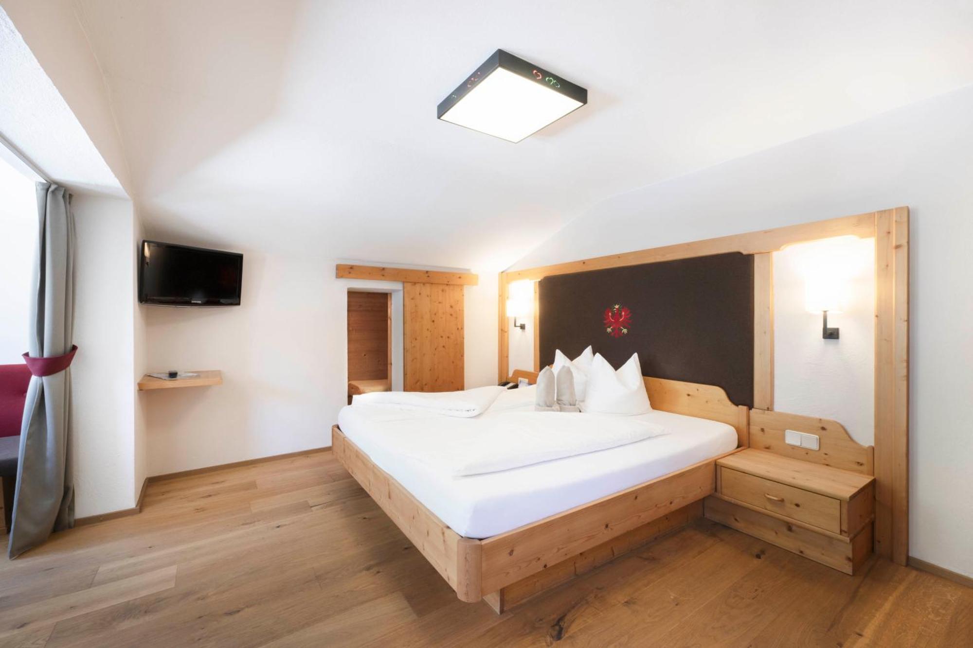 Lifestylepanoramahotel Erika Superior ノイシュティフト・イム・シュトゥーバイタール エクステリア 写真