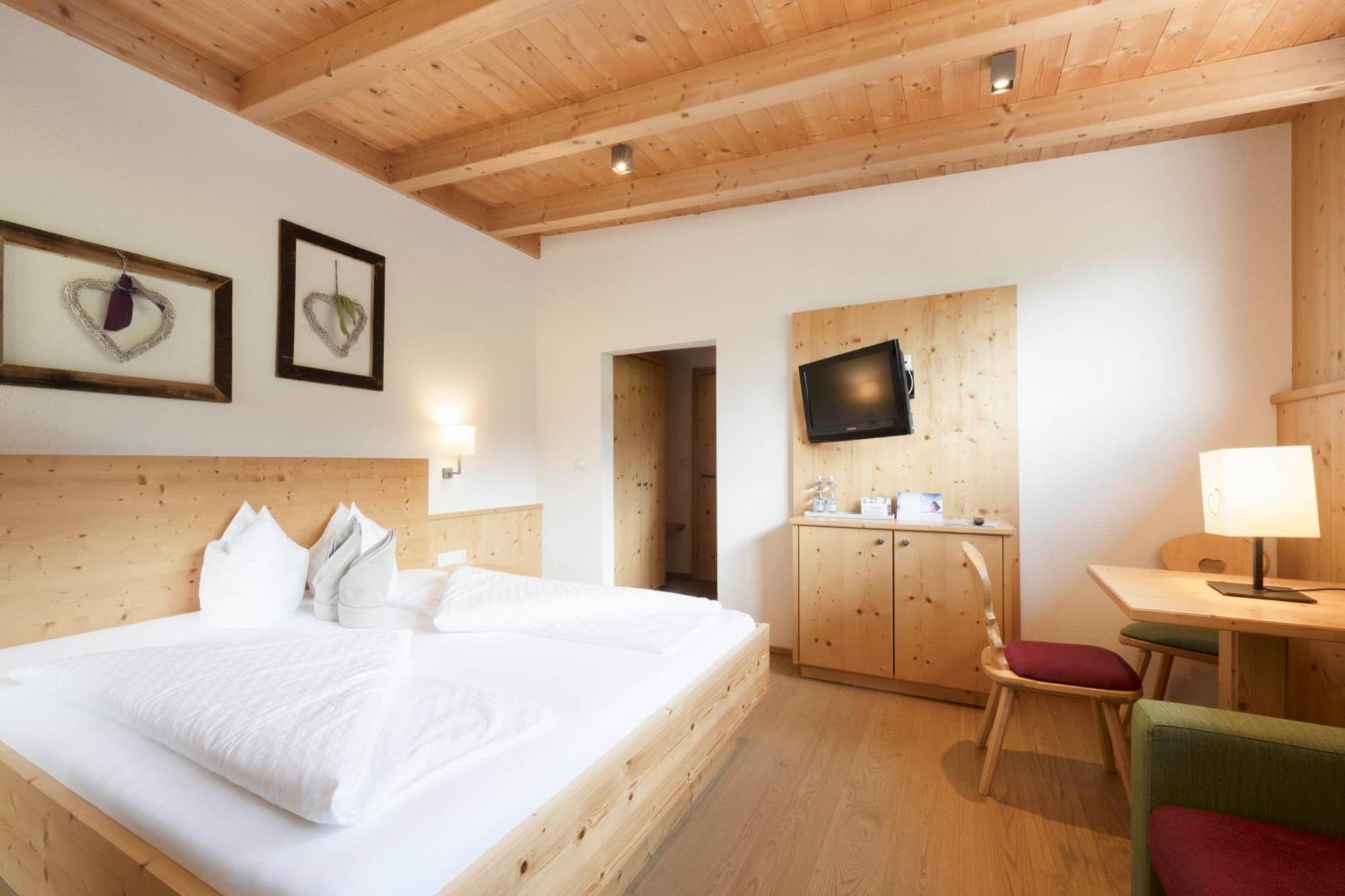 Lifestylepanoramahotel Erika Superior ノイシュティフト・イム・シュトゥーバイタール エクステリア 写真